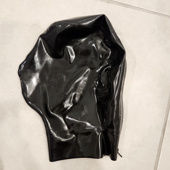 All blackout latex hood with microperforated holes and nose holes - Picture 2 of 2